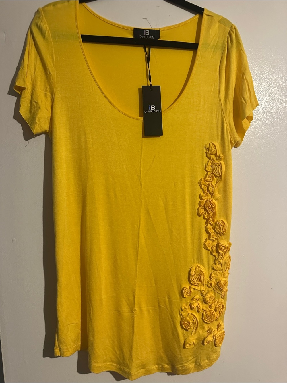 Women's Yellow Scoop Neck Tunic with Floral Appliqué